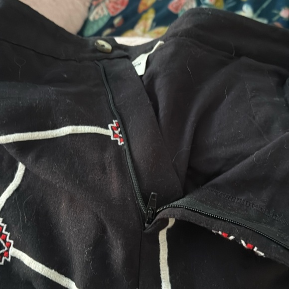 SEEN WORN KEPT embroidered pants.  Size L - Picture 7 of 10